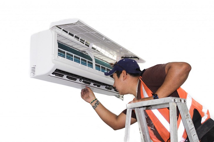 Nhân viên kỹ thuật của trung tâm luôn am hiểu các dòng máy điều hòa Daikin
