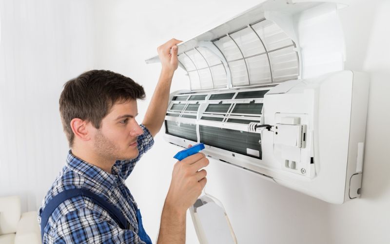 Nên vệ sinh dàn lạnh định kỳ mỗi 6 tháng